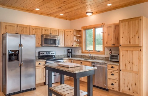Bethel House | Meadow View Cabin | 3 Bed, 2 Bath
