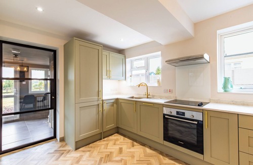 Norwich House | Meadow View Cottage by Leap Escapes