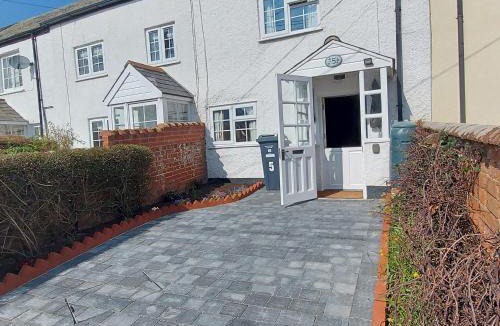 Lympstone House | Meadow View Cottage