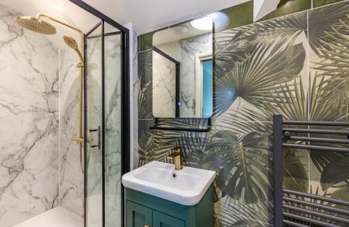 Norwich House | Meadow View Cottage Leap Escapes