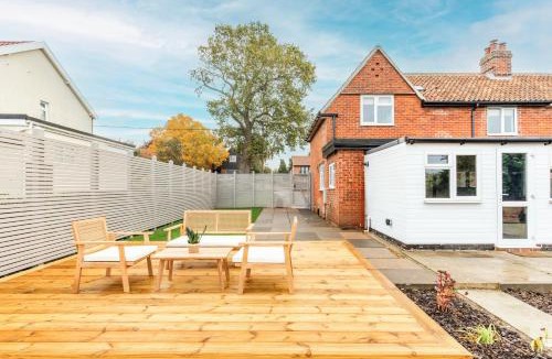 Norwich House | Meadow View Cottage Leap Escapes