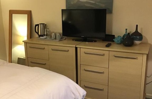 Pool House | Meadow view