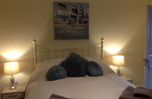 Pool House | Meadow view