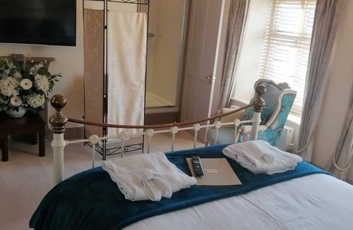 Wighton House | Meadow View Guest House