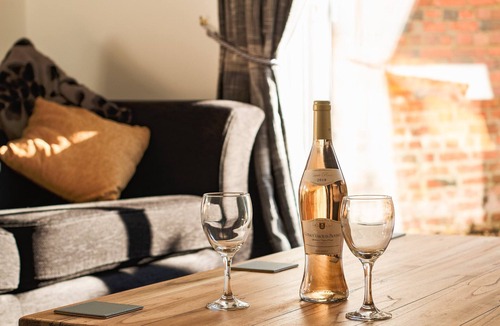 Stamford House | Meadow View House with private bathroom