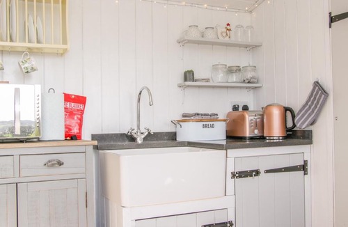 Loppington House | Meadow View Shepherd's Hut