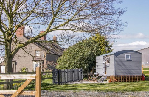 Loppington House | Meadow View Shepherd's Hut