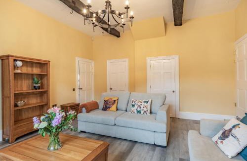 Wing House | Meadow View-Uk36729