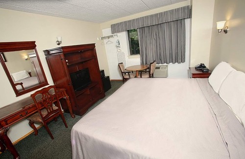 Jericho Hotel | Meadowbrook Motor Lodge