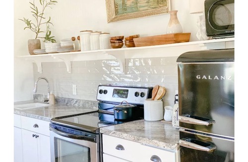 Snowflake Apartment | Meadowlark Cottage apartment, private entrance