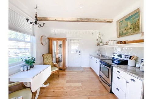Snowflake Apartment | Meadowlark Cottage apartment, private entrance