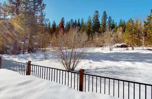 New Meadows House | Meadowlark Hideaway