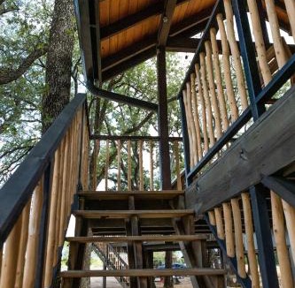 Elm Mott Other | Meadowlark Treehouse 15 MIN to MagnoliaBaylor