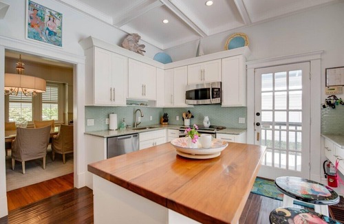 Meadows House | Meadows Manor | Elegant Oasis with Private Pool
