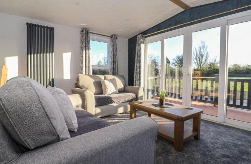 Great Hatfield House | Meadows Park 3