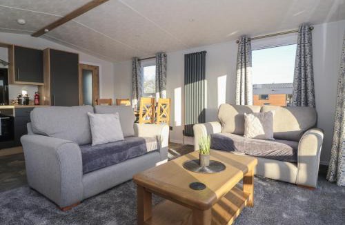 Great Hatfield House | Meadows Park 3