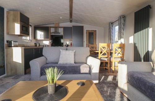 Great Hatfield House | Meadows Park 3