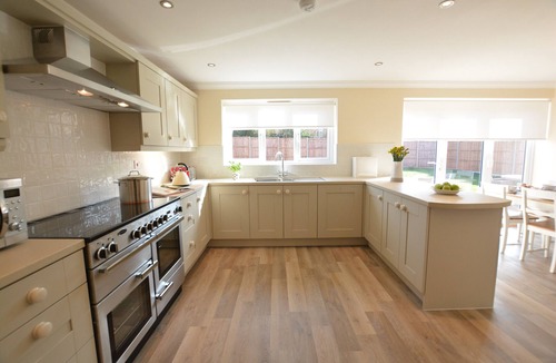 Blythburgh Cottage | MEADOWSWEET, BLYTHBURGH, pet friendly in Reydon