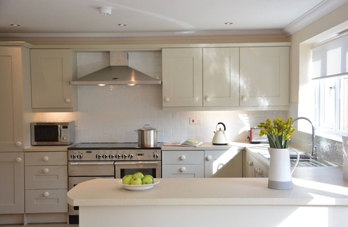 Blythburgh Cottage | MEADOWSWEET, BLYTHBURGH, pet friendly in Reydon