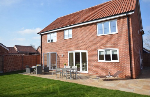 Blythburgh Cottage | MEADOWSWEET, BLYTHBURGH, pet friendly in Reydon