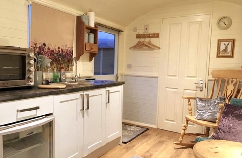 Herstmonceux Cabin | Meadowsweet - luxury Shepherd's Hut, amazing views