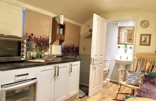 Herstmonceux Cabin | Meadowsweet - luxury Shepherd's Hut, amazing views