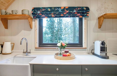 Overton-on-dee Ski Chalet | Meadowsweet Treehouse