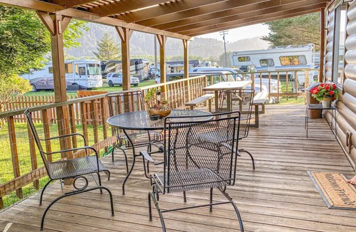 Klamath Apartment | Meadowview Clean & Comfortable Home by River Side