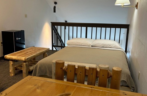 Potosi Cabin | Meals Included | Sunnen Lodge YMCA Lofted Room