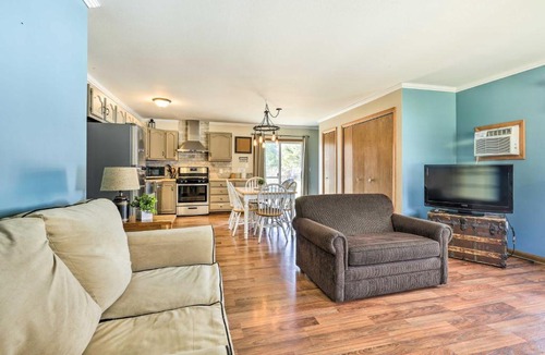 Silver Lake House | Mears Abode with Pool Access, Near Silver Lake!