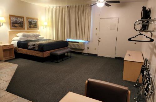 West Colorado Springs Hotel | Mecca Motel