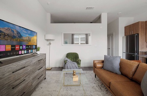 Dallas Apartment | Med & Jet Ease: 1BR Private Backyard DAL | UTSW