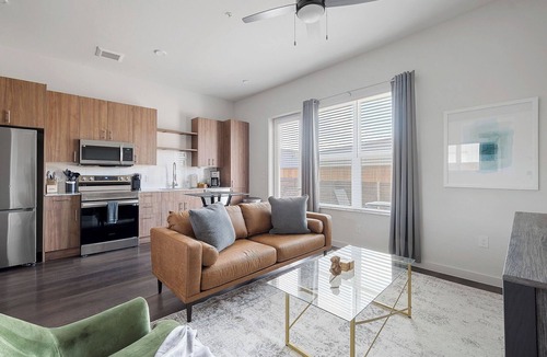 Dallas Apartment | Med & Jet Ease: 1BR Private Backyard DAL | UTSW