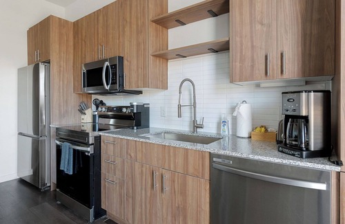 Dallas Apartment | Med & Jet Ease: 1BR Private Backyard DAL | UTSW
