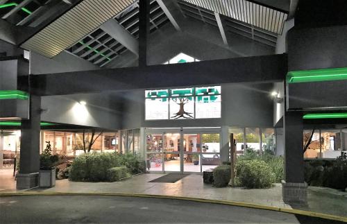 Arlington Hotel | Medallion Inn and Suites