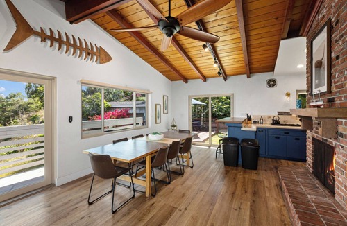 Oak Park House | "Medallion" Modern City Estate 7bed/5bath AC + VIEW