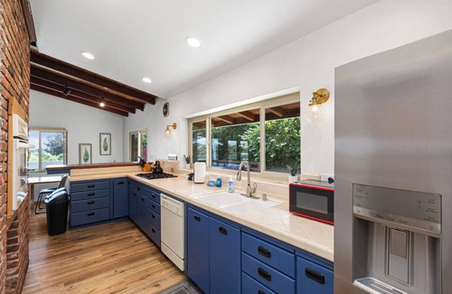 Oak Park House | "Medallion" Modern City Estate 7bed/5bath AC + VIEW
