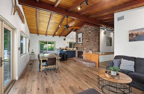 Oak Park House | "Medallion" Modern City Estate 7bed/5bath AC + VIEW