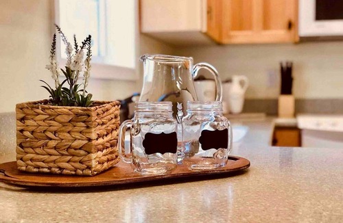 Medford House | Medford Home and 2 Condos With Pool