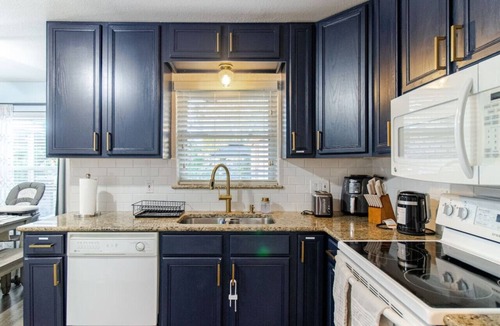 Medical Center District House | “Medical Center Area Stay – Safe, Spacious & Hospital-Close”
