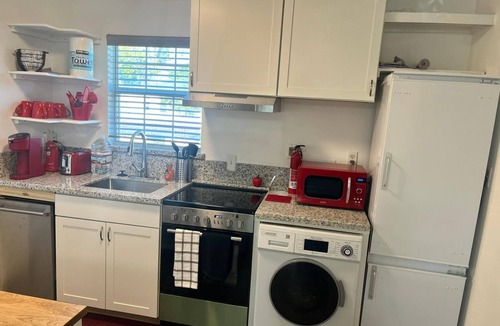 South Central Houston Apartment | Medical center/Downtown 1/1 Bed efficiency second floor