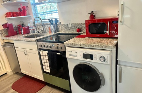 South Central Houston Apartment | Medical center/Downtown 1/1 Bed efficiency second floor