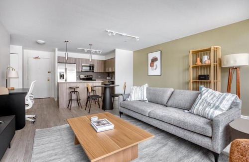 Near West Side Apartment | Medical District 1BR w WD Gym nr Hospitals CHI-719