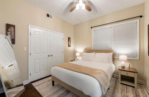 Tri-Taylor Apartment | Medical District 2BR with Jacuzzi & Parking