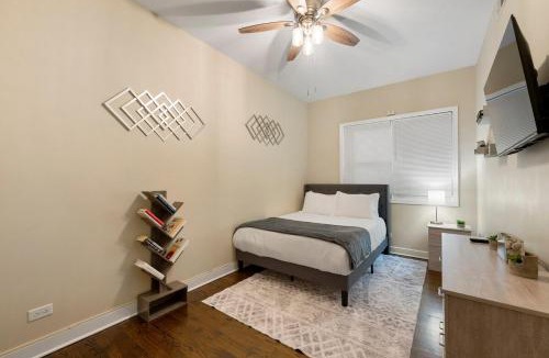 Tri-Taylor Apartment | Medical District 2BR with Jacuzzi & Parking