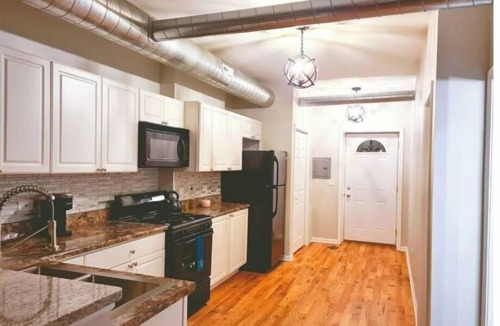 Tri-Taylor Apartment | Medical District Gem III