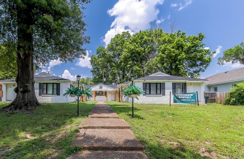 Crosstown Apartment | Medical District Oasis with ShellCrestCorp Apt 103