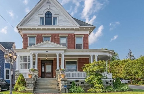 Derrick City House | medical professional/short term rental