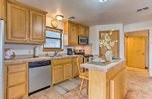 Medicine Park House | Medicine Park Cabin Rental w/Mountain View
