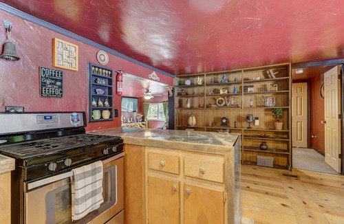 Florissant House | Medieval Manor